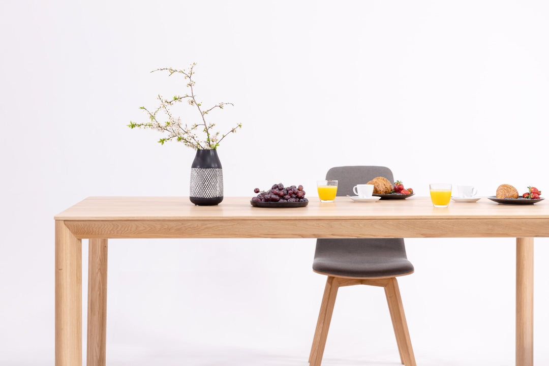 Table de salle à manger à rallonge en bois massif DITA | KARPIS