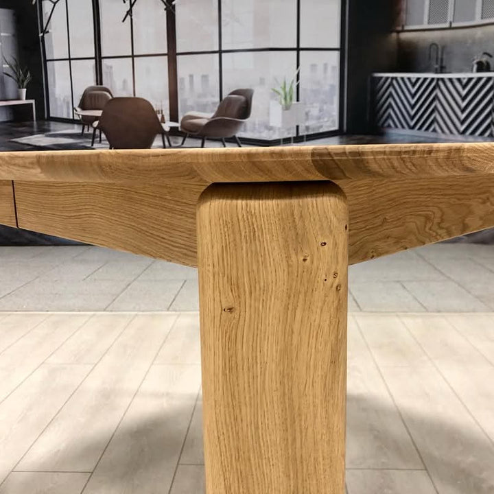 Table de salle à manger ronde à rallonge en chêne massif Victoria | VESKOR