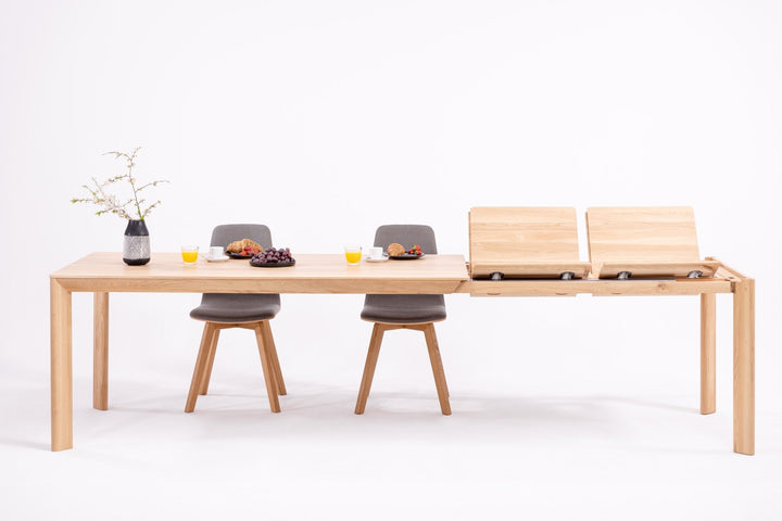 Table de salle à manger à rallonge en bois massif DITA | KARPIS