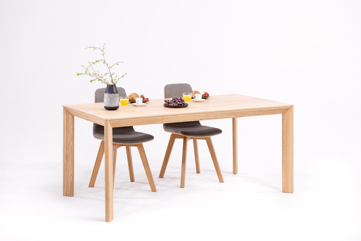 Table de salle à manger fixe en bois massif DITA | KARPIS