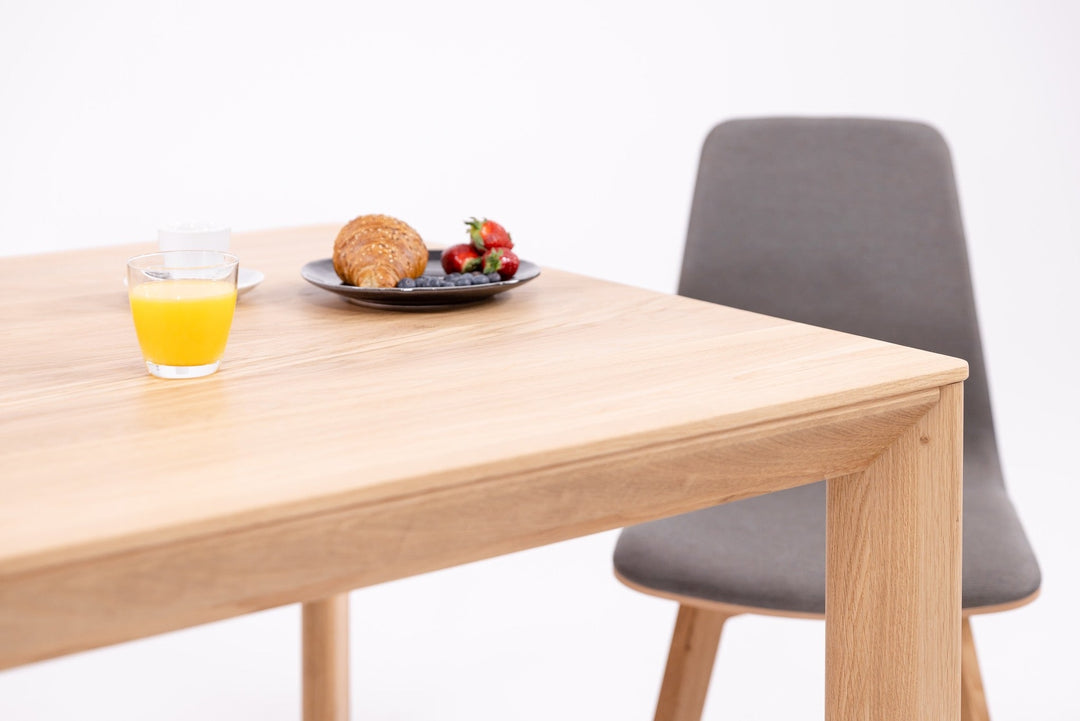 Table de salle à manger à rallonge en bois massif DITA | KARPIS