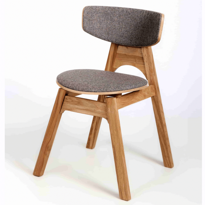 VESKOR Chaise rembourrée en chêne massif de la collection Frida Meubles nordiques au design moderne Mobel.Store