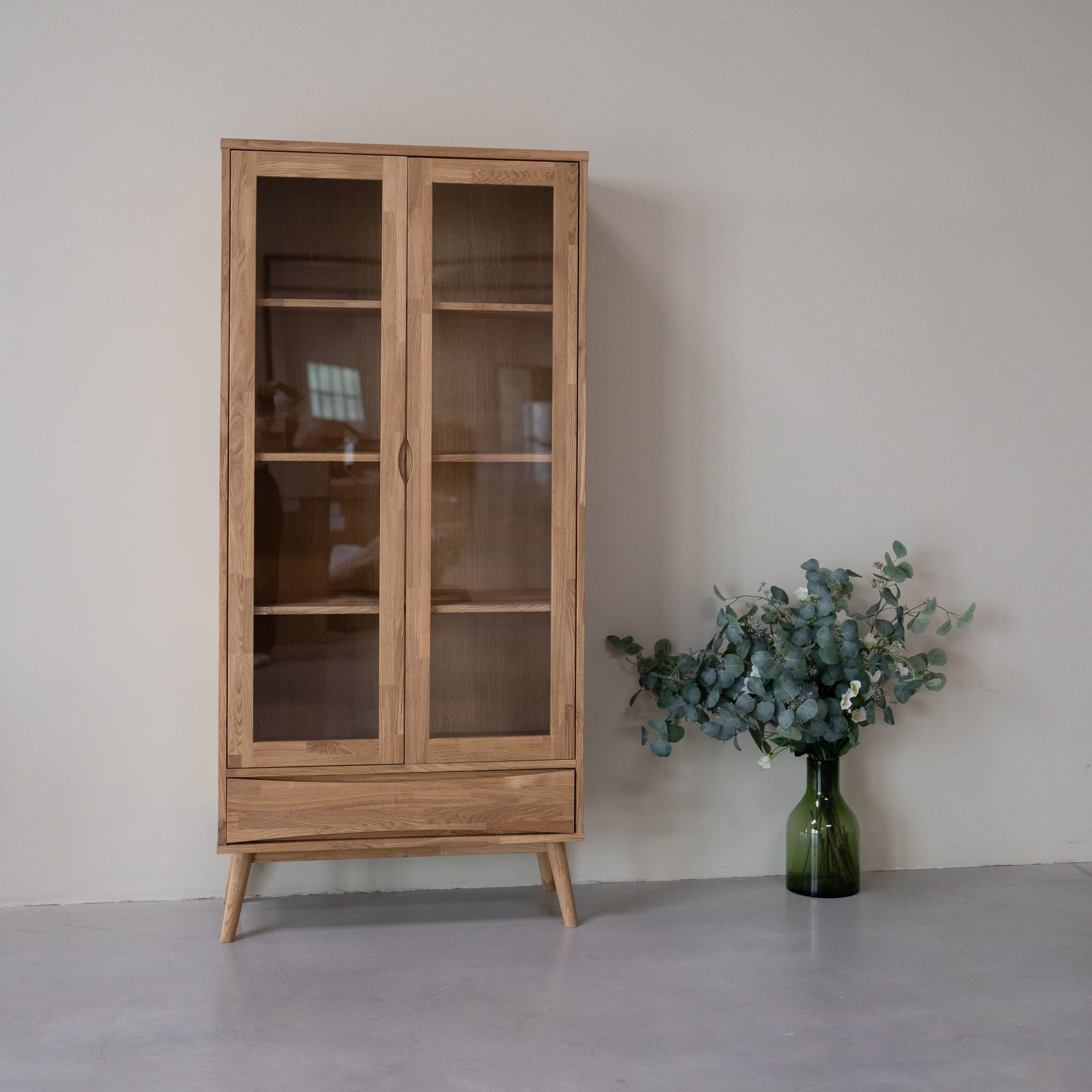 Vitrine en chêne massif durable Malmo - Mobel.store