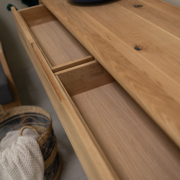 Commode en bois massif veskor 4.2