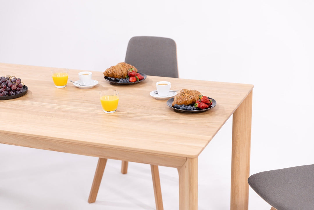 Table de salle à manger à rallonge en bois massif DITA | KARPIS