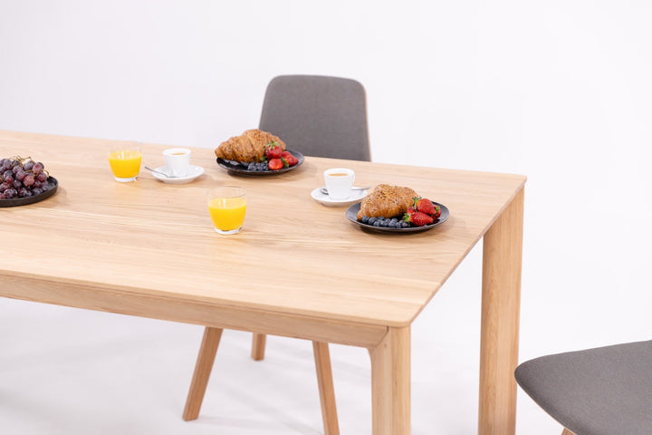 Table de salle à manger à rallonge en bois massif DITA | KARPIS