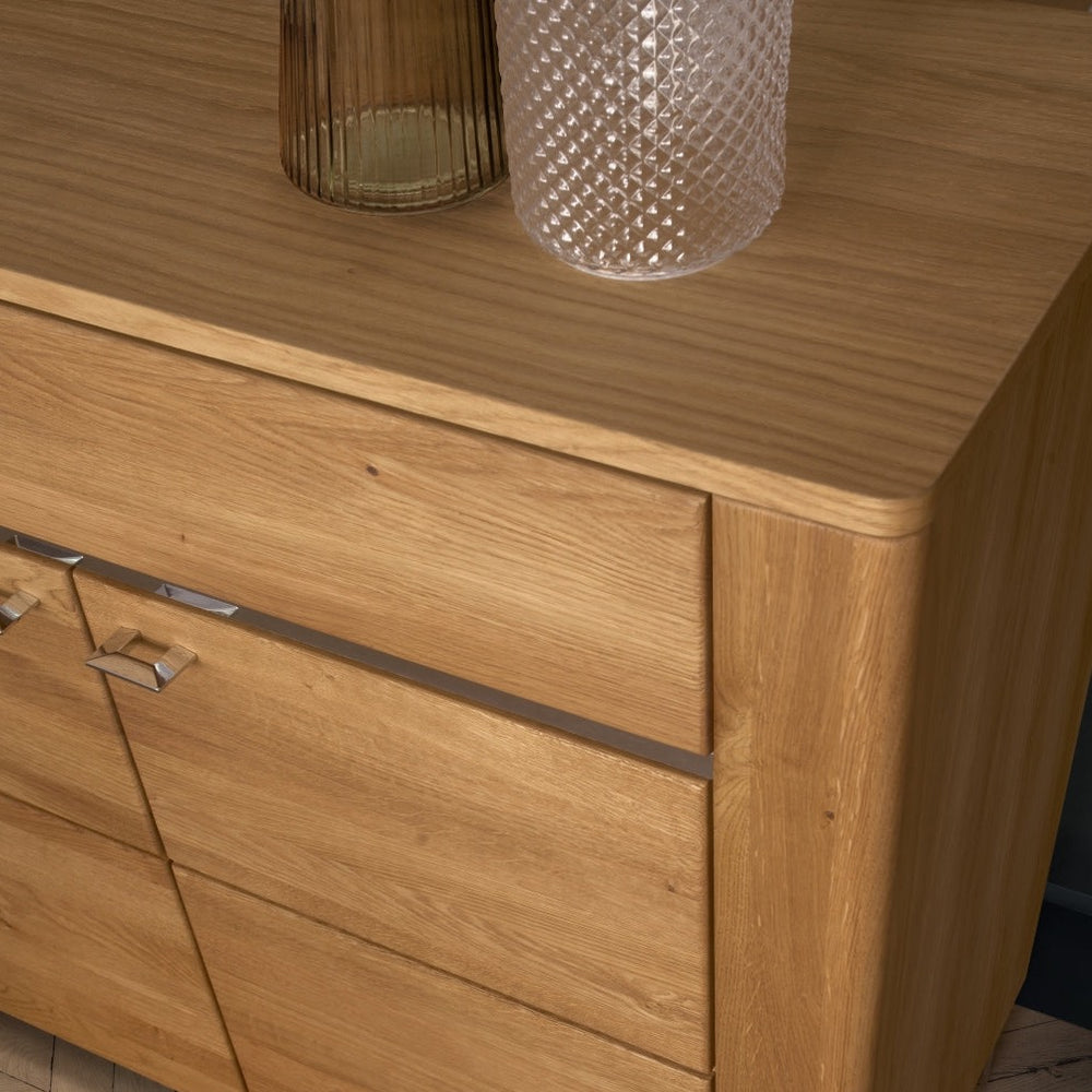 VESKOR Meubles en chêne massif de la collection Latina. Meubles nordiques au design moderne.