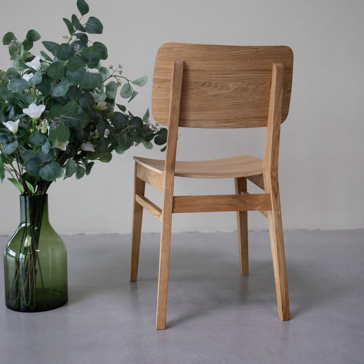 Lot de 2 ou 4 chaises de salle à manger en bois de chêne KODAMA | VESKOR