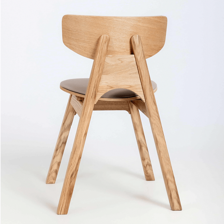 VESKOR Chaise rembourrée en chêne massif de la collection Frida Meubles nordiques au design moderne Mobel.Store