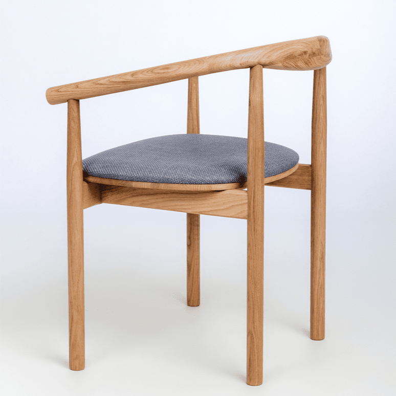 VESKOR Chaise en chêne massif tapissée de la collection Lea Meubles nordiques au design moderne Mobel.Store