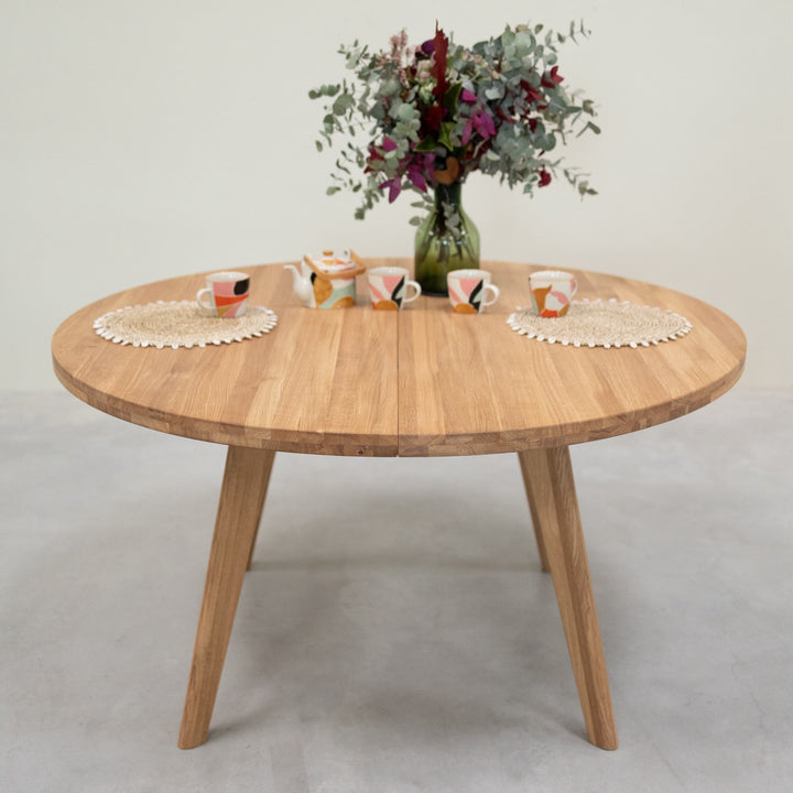 VESKOR Table de salle à manger ronde à rallonge en chêne massif LEA