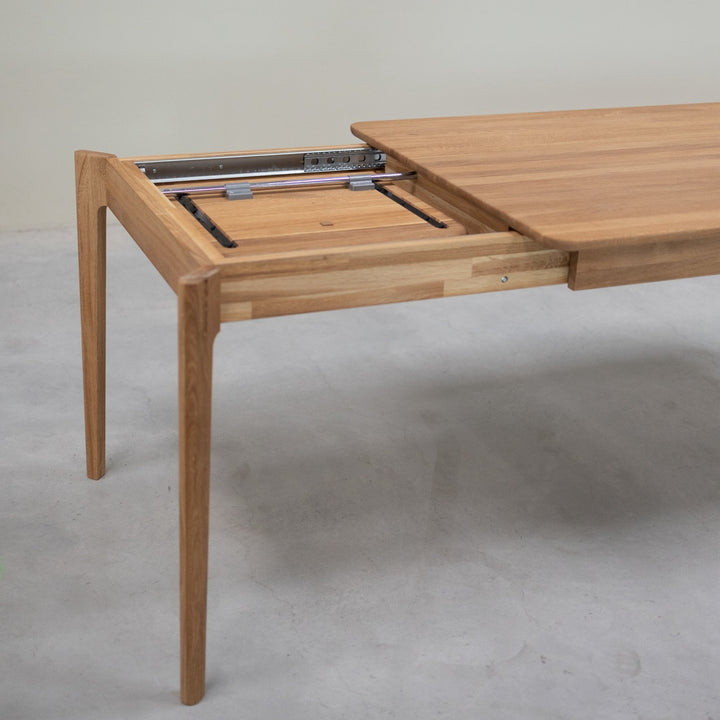 VESKOR Table de salle à manger à rallonge en chêne massif ASTRID