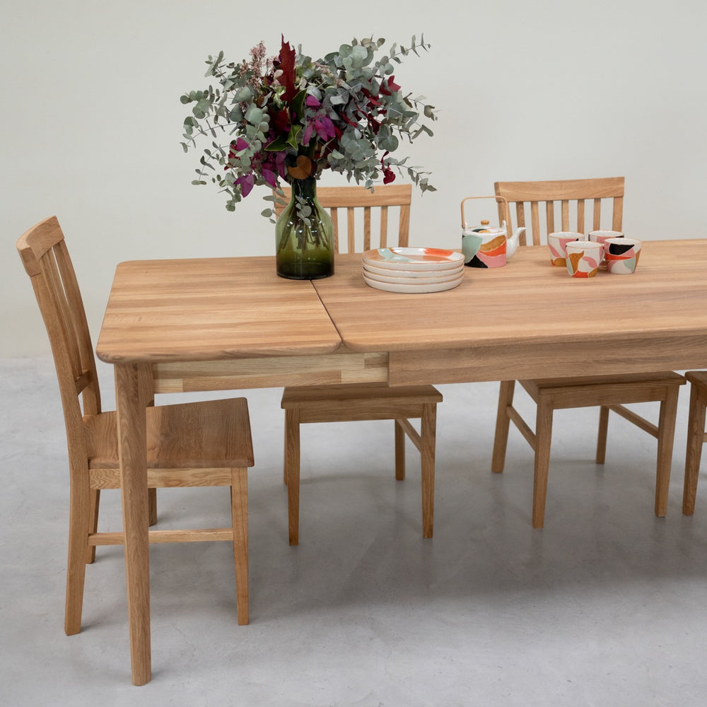 VESKOR Table de salle à manger à rallonge en chêne massif ASTRID