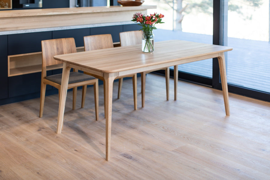 Table de salle à manger fixe en bois massif TOKIO | KARPIS