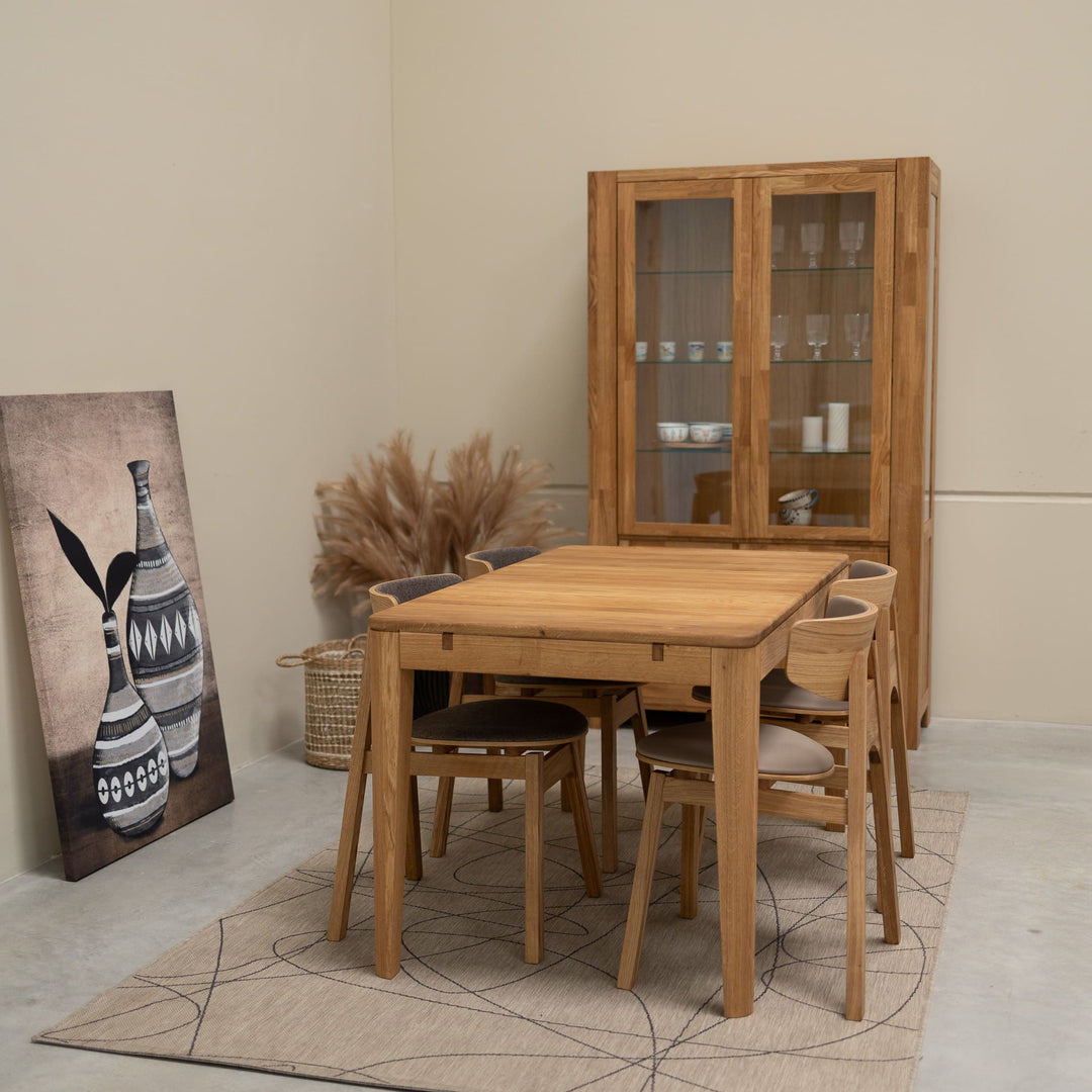VESKOR Chaise rembourrée en chêne massif de la collection Frida Meubles nordiques au design moderne Mobel.Store