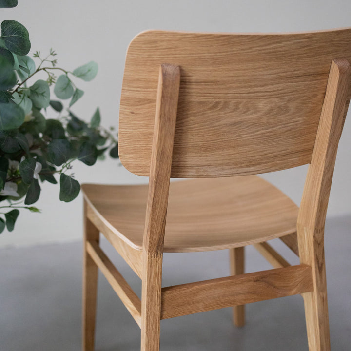 VESKOR Lot de chaises de salle à manger en chêne massif de la collection Dania Meubles nordiques au design moderne Mobel.Store