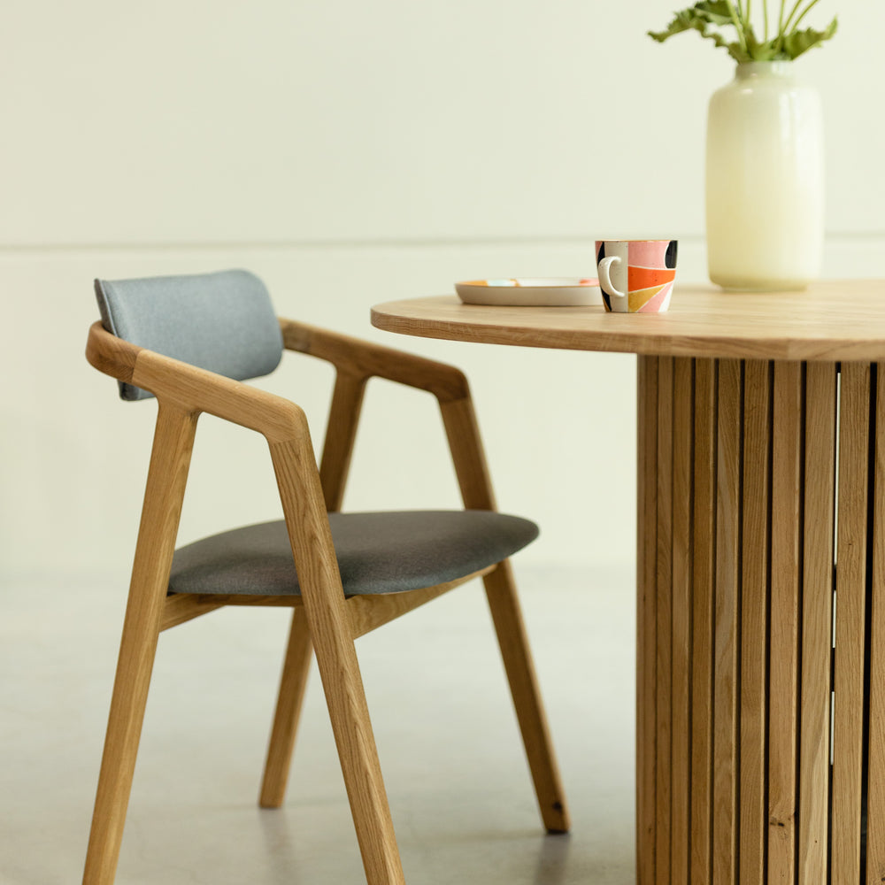 VESKOR Chaise de salle à manger rembourrée en chêne massif de la collection Soho Meubles nordiques au design moderne
