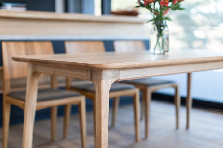 Table de salle à manger fixe en bois massif TOKIO | KARPIS