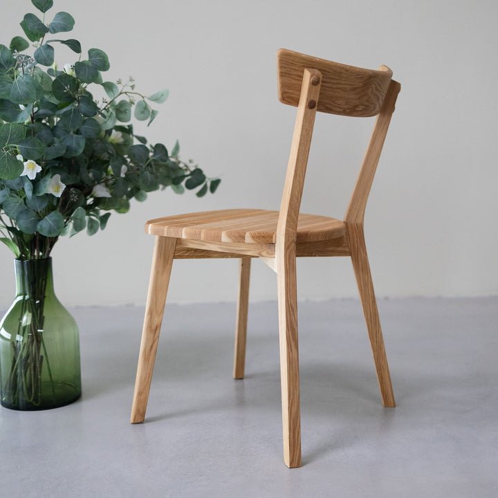 Lot de 2 ou 4 chaises de salle à manger en chêne massif VICTORIA | VESKOR